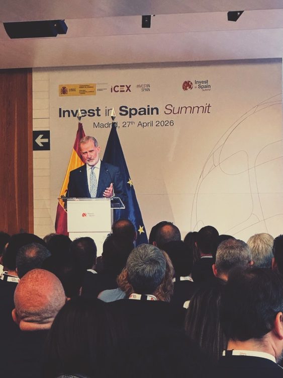 S.M. el Rey Felipe VI interviene en el Invest in Spain Summit 2026 ante el público